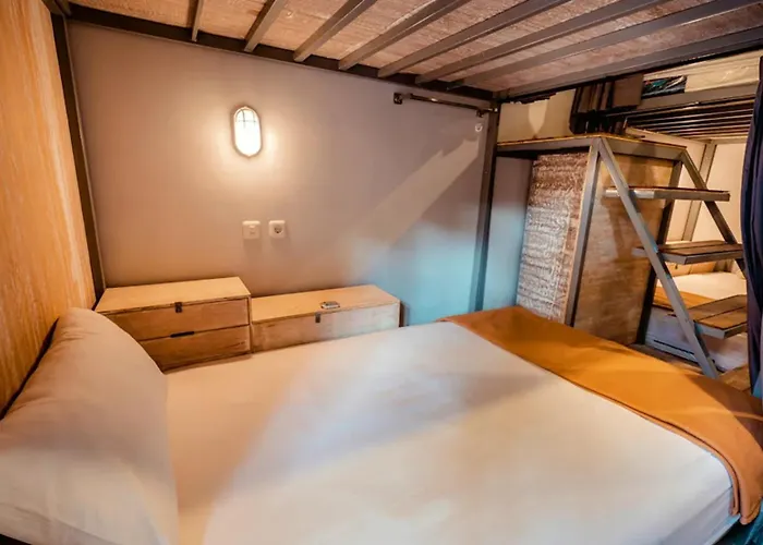Hostel Lushy